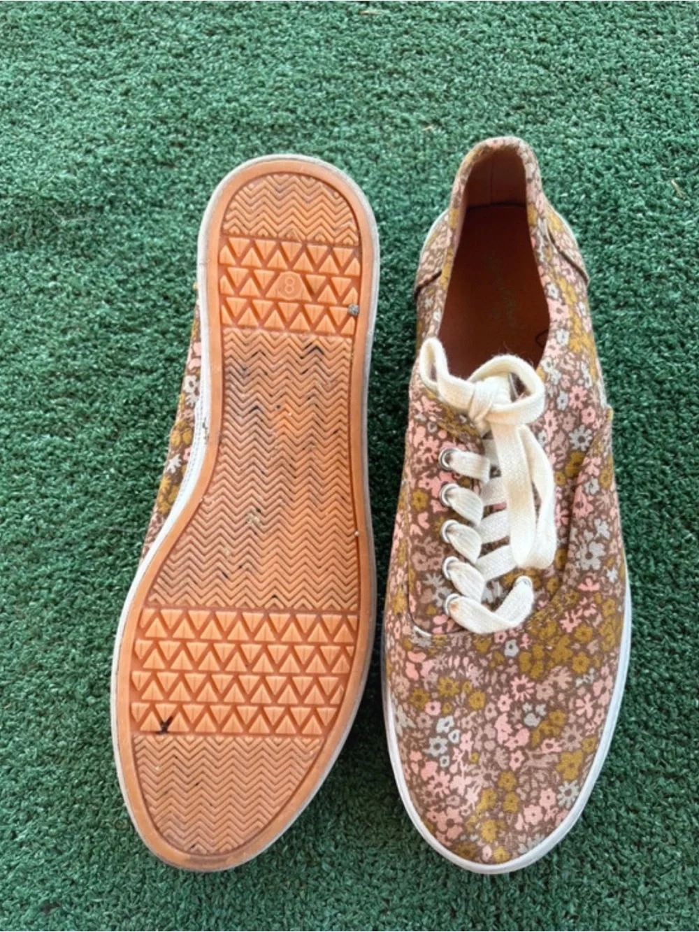 Free People Floral Lace-Up Sneakers (SZ 8) 780819🌼 ☮️